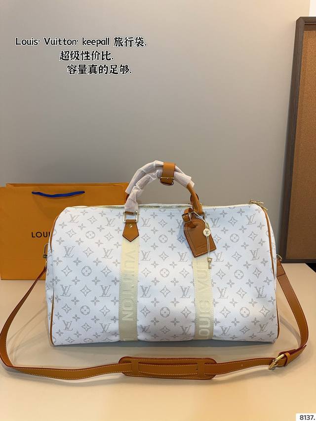 Lv 路易威登 春夏限量新款Keepall 旅行包 一只帅气能装的旅行袋 时尚爆发款火热来袭 经典设计大气可观男女通用款 包包采用原版皮质 超级厚实 耐磨 耐用