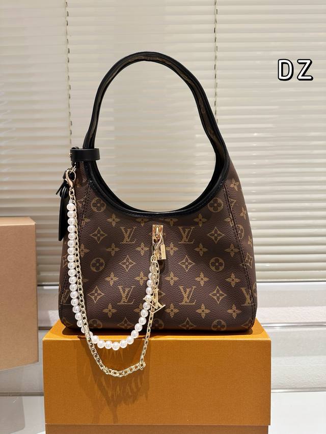 牛皮版本 动态芯片 The Drop手拎Lv新包 The Drop小号手袋～超复古！！！ 很适合夏天腋下背 绝对的奢华松弛感，点燃这个夏天 尺寸 24 18Cm