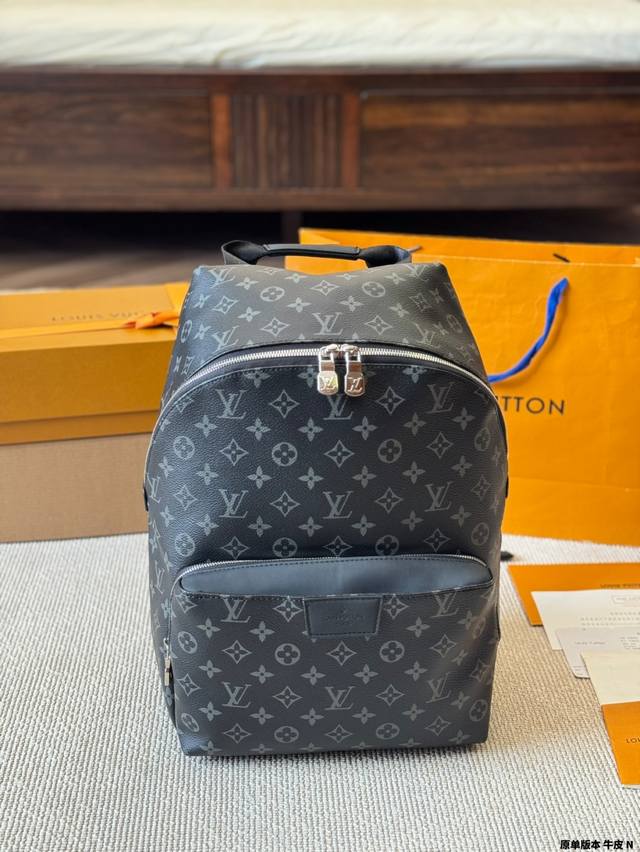 原单版本 牛皮 经典潮人必备双肩包! Discovery 小号双肩包取材 Monogram Eclipse 帆布,以更为紧凑的构型延续灵活功能。外袋、拉链前袋和 原单版本 牛皮 经典潮人必备双肩包! Discovery 小号双肩包取材 Monogram Eclipse 帆布,以更为紧凑的构型延续灵活功能。外袋、拉链前袋和