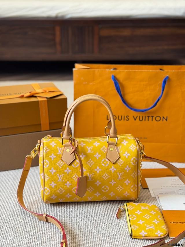 牛皮版本 Lv Speedy p10 25 大小真的很合适 可以装水瓶装书装Ipadmini 帮大家配过挂件了,和Tiffany色系Turquoise的蓝色都搭 牛皮版本 Lv Speedy p10 25 大小真的很合适 可以装水瓶装书装Ipadmini 帮大家配过挂件了,和Tiffany色系Turquoise的蓝色都搭