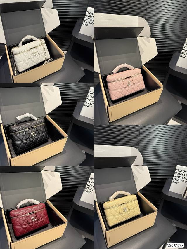 配飞机盒折叠盒子 香奈儿Chanel 化妆包. 质感很高级 容量超级大也很耐用日常出街背 它回头率百分百 就是这种随性慵懒 尺寸:19 12 货号8177 配飞机盒折叠盒子 香奈儿Chanel 化妆包. 质感很高级 容量超级大也很耐用日常出街背 它回头率百分百 就是这种随性慵懒 尺寸:19 12 货号8177