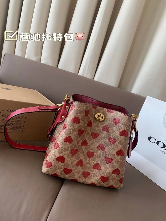 配折叠盒子 蔻驰5月新款托特包 蔻驰最新一季的 休闲随性的包型， 腋下 斜挎都不成问题 通勤必备尺寸：23 22