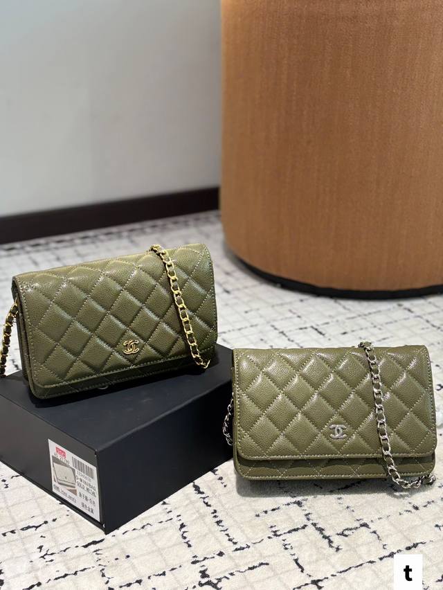 配包装 Size：20*13Cm 牛皮 升级版 小香家 发财包 Woc发财包，可以有 必须给自己安排 Chanel发财包香奶奶包中最经常用的一只