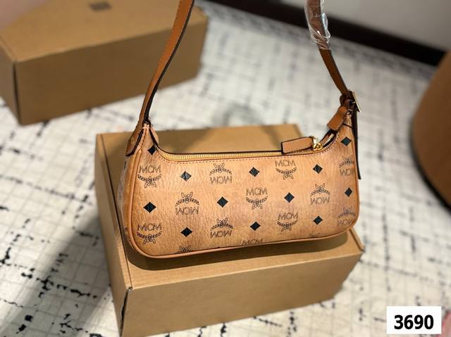 到底谁还没有入手Mcm的法棍包,? 家人们今年秋冬真的很推荐入手我刚买的这款Mcm Aren法棍包 这款是24年春夏系列的新品,U1买包咱还是得相信 Mcm 新 到底谁还没有入手Mcm的法棍包,? 家人们今年秋冬真的很推荐入手我刚买的这款Mcm Aren法棍包 这款是24年春夏系列的新品,U1买包咱还是得相信 Mcm 新