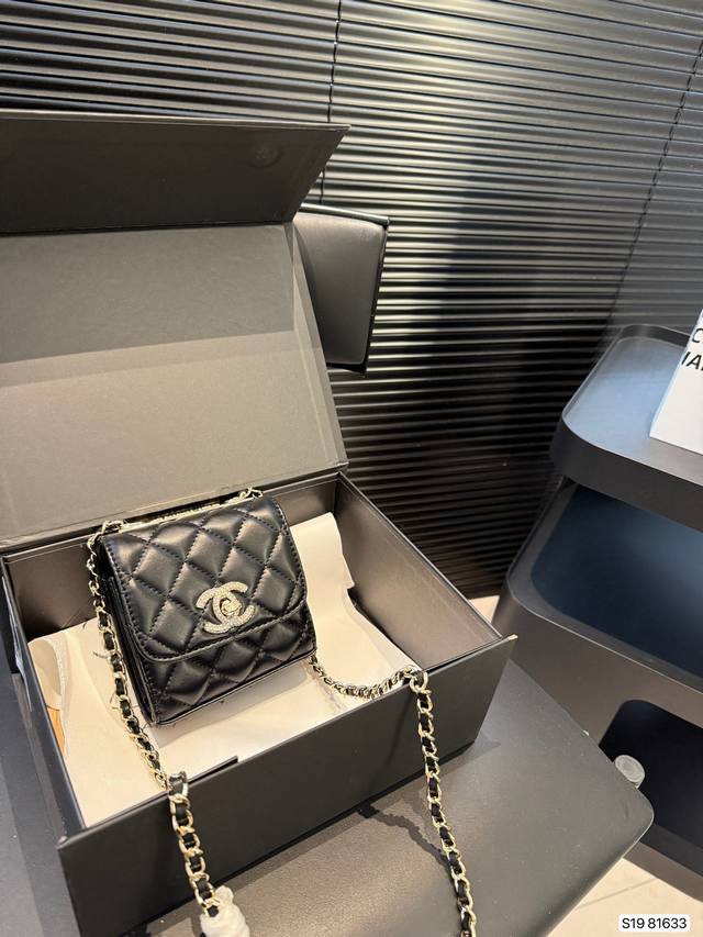 配折叠盒子 香奈儿零钱包 百搭经典 精致的一只 真的超级无敌巨可爱 仙气满满 小姐姐日常必入款 尺寸：12 12 货号81633