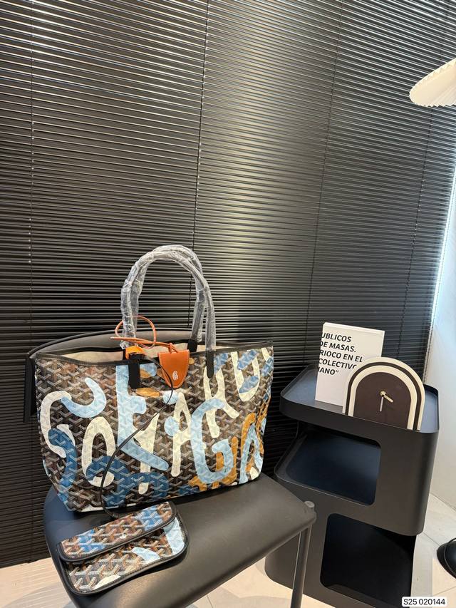 配盒子戈雅 购物袋 休闲随性 造型百搭毫不夸张 自重轻 容量大百搭 耐磨耐造 适合非常喜欢那种软糯糯没型儿的姐妹 尺寸：40 28 货号020144