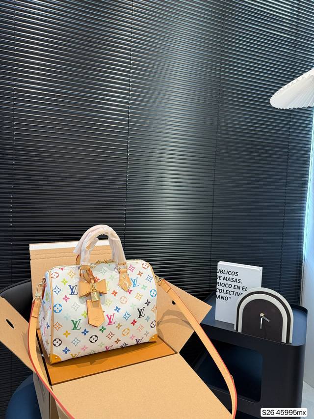 配飞机盒折叠盒子 Lv枕头包 Lv尤物人间白三彩真漂亮啊白三彩系列每一只都值得收藏,又可以搭配俏皮可爱下次想试试洒脱一点穿搭彩色老花 五彩缤纷的少女心满出来这只 配飞机盒折叠盒子 Lv枕头包 Lv尤物人间白三彩真漂亮啊白三彩系列每一只都值得收藏,又可以搭配俏皮可爱下次想试试洒脱一点穿搭彩色老花 五彩缤纷的少女心满出来这只