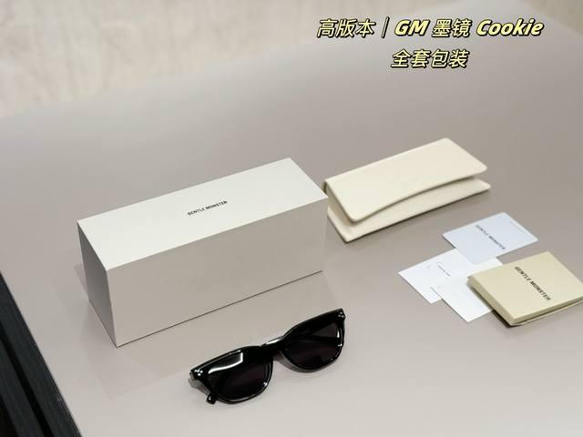 全套包装 方圆脸都去买它王嘉尔同款猫眼墨镜 Gm新款 Cookie黑超墨镜 百搭黑色框，王嘉尔戴上简直不要太帅不愧是墨镜小王子，痞帅又高冷想尝试时髦又显脸小，不