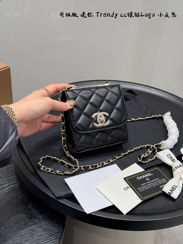 配折叠盒 升级版！ 尺寸20.15Cm 香奈儿 Chanel Trendycc Mini 链条Woc手机包 镶钻Logo 超可爱的迷你小废包 又是一只一眼惊艳的