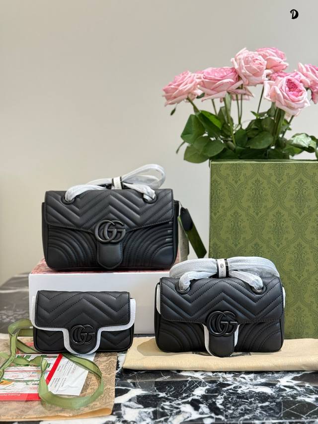 Gg Marmont #时尚百搭Gg Marmont新配色神秘黑 全新演绎黑甜心系列，个性时髦又百搭, 全黑金属扣，神秘而有魅力，简直就是谁背谁好看系列，极致酷