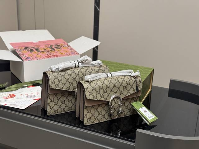 配折叠盒飞机盒 Size: 25Cm 28Cm 古奇酒神包包 经典!经典款式! 经典老花搭配鹿皮皮 超级好背!百搭! 上身超级有气质! 超级难买哦! 配折叠盒飞机盒 Size: 25Cm 28Cm 古奇酒神包包 经典!经典款式! 经典老花搭配鹿皮皮 超级好背!百搭! 上身超级有气质! 超级难买哦!