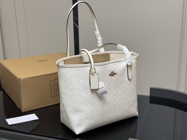 配飞机盒 复刻版 Size：35*27Cm 蔻驰 新款吸扣单面City托特包 经典Logo购物袋Tote包 最高版本！ 这个小长假需要它 搜索Coach 购物袋