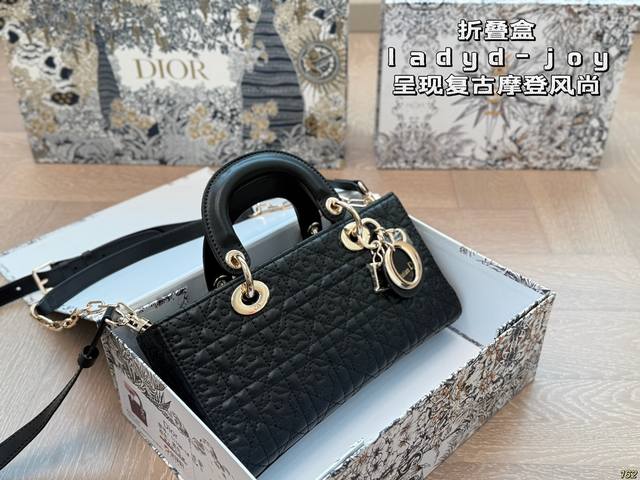 折叠盒 迪奥新款戴妃Ladyd-Joy 呈现复古摩登风尚 Dior彰显个性气质 尺寸 26 14 折叠盒 迪奥新款戴妃Ladyd-Joy 呈现复古摩登风尚 Dior彰显个性气质 尺寸 26 14