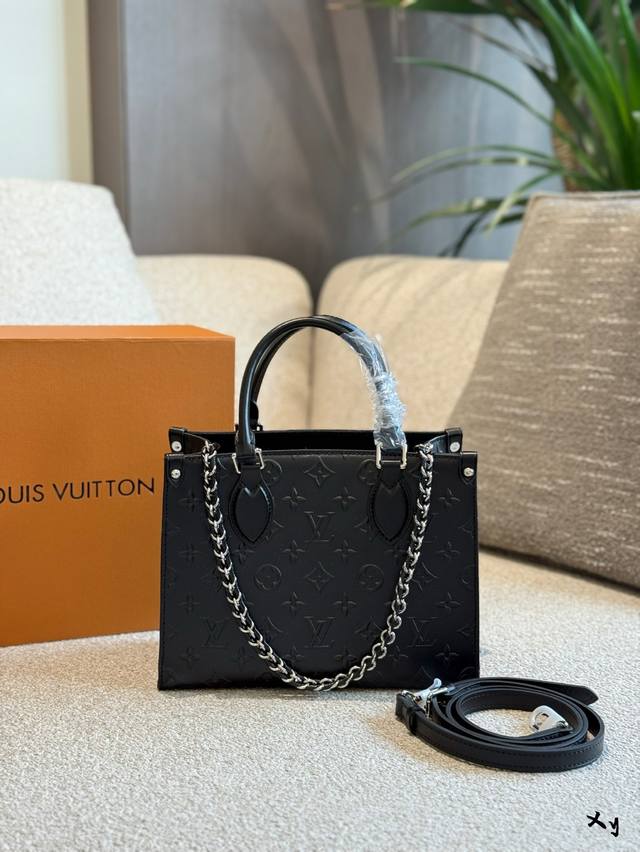 浮雕丛林 通勤包推荐女款拖特包Lv Onthego黑色小号 包包非常有质感容量够用旅行超方便 手铃款斜挎背单肩背都超级合适哒*+ #美包分享#女士包包#不过时包