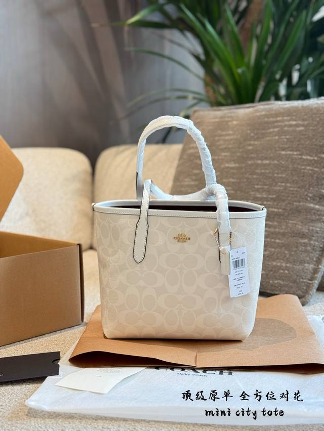 小号 蔻驰City Mini Tote 绝美配色容量超大山 姐妹们一口气集齐7种神仙配色,奶茶棕温柔到骨子里,奶茶白清爽百搭,香草色甜而不腻,低调高级,焦糖色秋 小号 蔻驰City Mini Tote 绝美配色容量超大山 姐妹们一口气集齐7种神仙配色,奶茶棕温柔到骨子里,奶茶白清爽百搭,香草色甜而不腻,低调高级,焦糖色秋