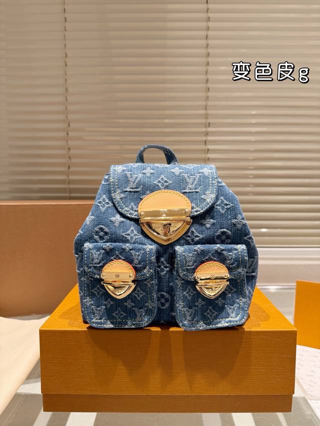 变色皮 2025年的Lv牛仔包实物绝了 一年一度的丹宁季又又又来啦 今年的牛仔色调真的很绝，又嫩又米~粉色白白嫩嫩好 适合夏天灰牛就是-整个Cool Guy~