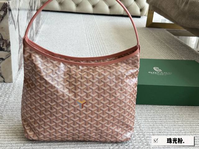 无盒 Size：32*25Cm 戈雅 新品Hobo腋下包 皮料 皮料 做工都升级哦！ 从头到尾全部都是客订哦！ Hobo太适合通勤啦！ 搜索戈雅 购物袋