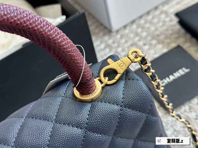 专 柜都难见的Coco Handle 专柜不见踪影Coco Handle 究竟怎么样 如果你的衣帽间中还没有-款小香包包，但是又不知道入哪款不亏，那今天帮你解决