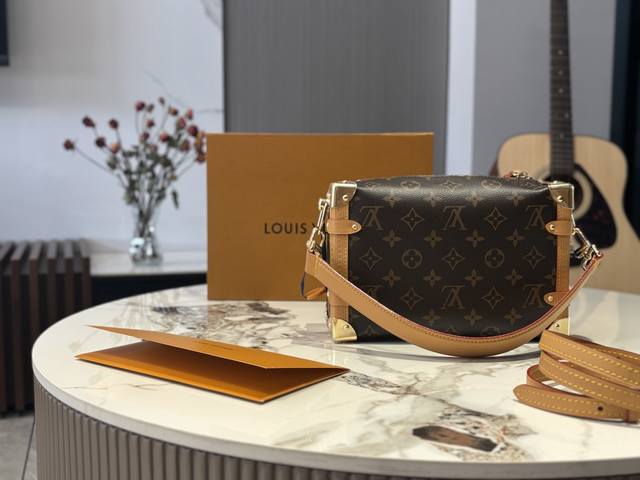 顶级原单 折叠礼盒飞机盒谷爱凌同款 小箱子 Lv Side Trunk 谷爱凌 盒子包 箱子包 23新款！是软软的小箱子 很多精致的小细节在里面 大容量又实用又