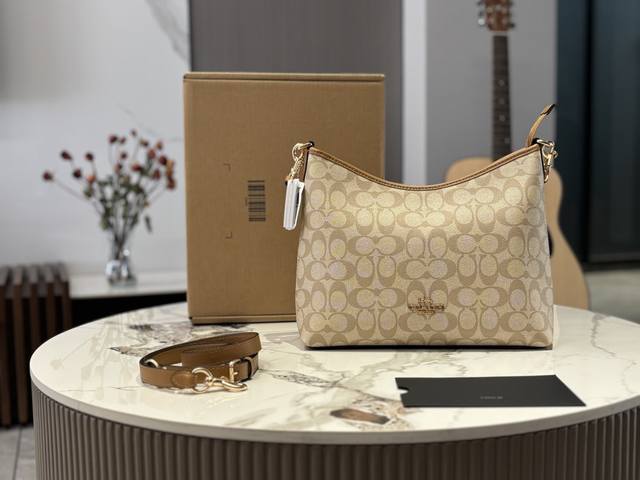 配礼盒. 蔻驰Coach Laurel 流浪包材质耐造耐磨设计简约 包身轻便日常造不心疼万年长青款上身酷！时髦！ 尺寸：30*7*22Cm