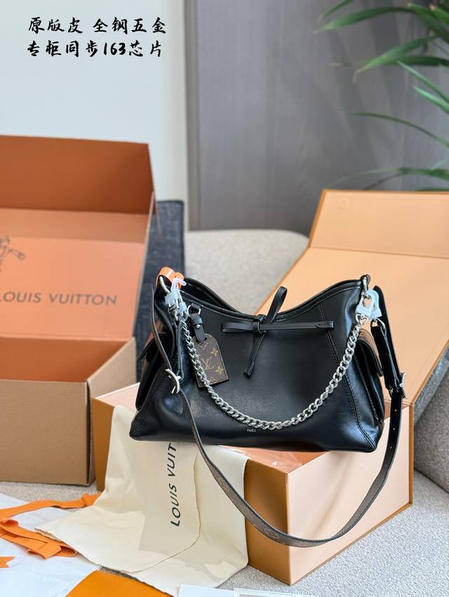 芯片版 Lv Carrall小号牛皮] .,暗黑学院风 暗黑机车风 今日份的酷感Cool风暴，由Lv的Carryall黑色羊皮包 包引领 让你轻松成为酷酷日女孩