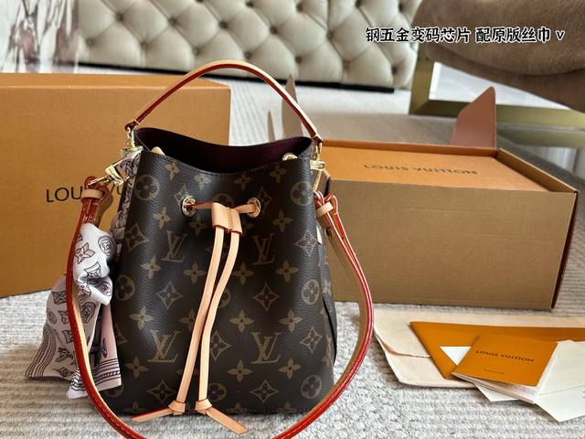 高版 Lv一秒Get神仙姐姐同款V Lv Speedy Nano T+从时尚角度.上说它符合大家的审美，既轻便耐用又超级能装极简的包身适合各种年龄.段。Nano