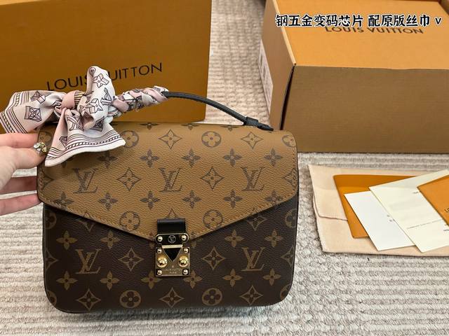 原单 配盒 Size:25Cm L家 顶级品质邮差包 老花邮差 每一年这个季节都要推一下! 因为它太经典!太好看! 原单 配盒 Size:25Cm L家 顶级品质邮差包 老花邮差 每一年这个季节都要推一下! 因为它太经典!太好看!