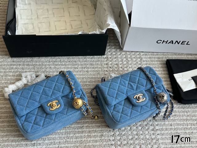 配盒升级版 Size：17*13Cm 小香家 牛仔金球方胖子 上身真的是Yyds 绝对是年度最美！！ 不接受反驳！ 看到实物真的惊喜到啦！