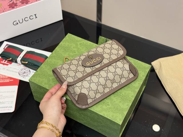 配折叠盒飞机盒 原单古奇虎头腰包 新年威武！ 赶紧抢 看好每个细节 虎头五金 洗水标 自己细品 尺寸：24.16Cm 22.15Cm