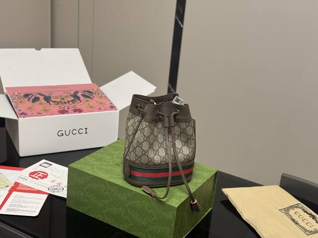 配折叠盒飞机盒 Size：16*19Cm 古奇Ophidia水桶包 这款有多经典就不介绍啦 反正是百分百不会踩坑的 任何风格都可以驾驭 经典款是百分百值得入手