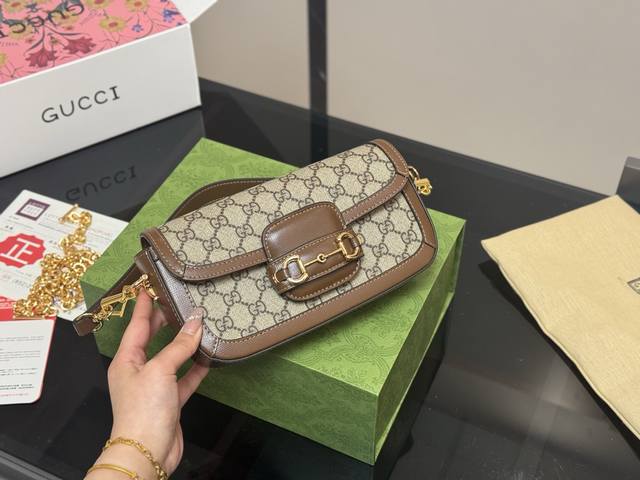 配折叠盒飞机盒 升级版 Size：24*14Cm 绝对不可错过这个 古奇新款1955腋下 两根肩带可以自由切换搭配不同风格， 容量也是超级Nice！