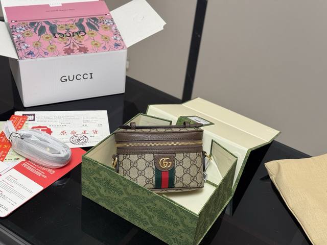 折叠盒飞机盒 古奇 Mini 化妆包 很酷很百搭 任何搭配都能够轻松驾驭 时尚潮流 尺寸:15.11Cm 折叠盒飞机盒 古奇 Mini 化妆包 很酷很百搭 任何搭配都能够轻松驾驭 时尚潮流 尺寸:15.11Cm