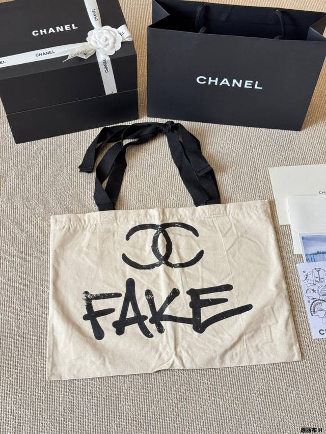 原版布 Chanel 帆布单肩包 慵懒随性又好背 上身满满的惊喜 高级慵懒又随性 彻底心动的一只 尺寸 50 35Cm
