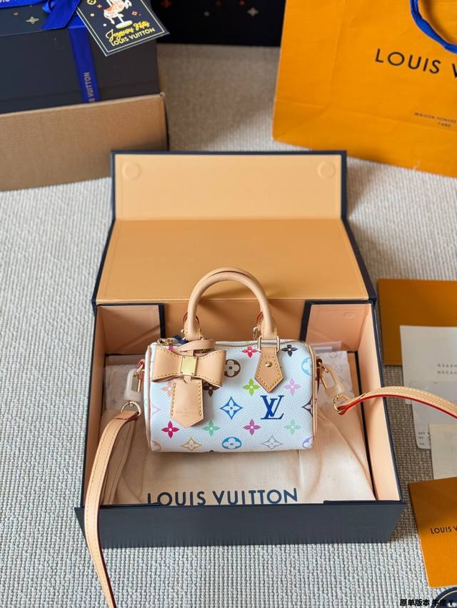 原单版本 牛皮 Lv Nano Speedy 16 村上隆白三彩 枕头包 Lv 新款系列 枕头包 手袋,全网首发 Lv Speedy Nano 枕头包这款Ret 原单版本 牛皮 Lv Nano Speedy 16 村上隆白三彩 枕头包 Lv 新款系列 枕头包 手袋,全网首发 Lv Speedy Nano 枕头包这款Ret