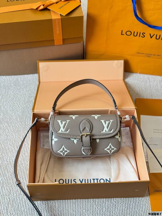 牛皮版本 L家 Nano Diane牛皮腋下法棍包 全钢五金全套礼盒包装 尺寸 18 12Cm