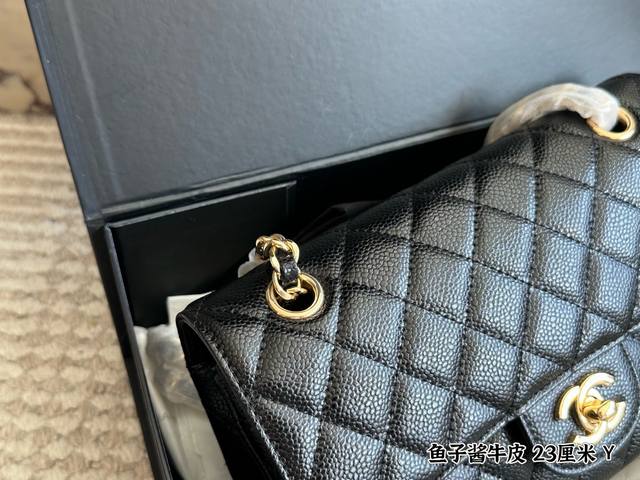 鱼子酱 配全套包装 Size：23Cm 小香家 Cf我们一直很用心在做 秒杀其他市面上的货 鱼子酱 升级版 很舒服的一种！ 不管您是谁 稳稳Hold住哦