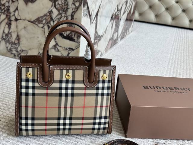 配盒 Size：27*20Cm 小 Bur Title泰勒手提包 非常Chic！ 自带Vintage气质！ 内里格局也超赞！