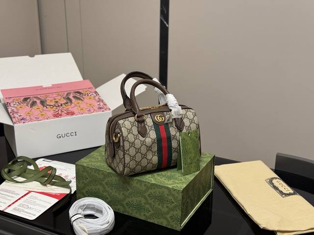 配折叠盒飞机盒 Size：22.14Cm 古奇 Ophidia 枕头包 又可以买包包啦！ 经典双G花纹 很有气质的感觉！！ 男女通用！又飒又A！