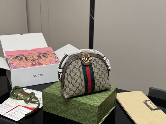 配折叠盒飞机盒 Size：24*20Cm 古奇Ophidia 贝壳包！ 原单渠道货！ 经典 ！经典！ 无法抗拒的一款！ 容量妥妥的哦！