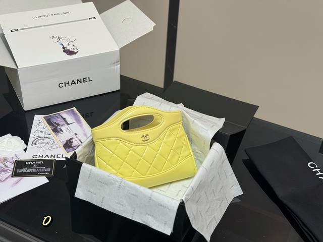 配盒 升级版 Size：20*14Cm 香奈儿23A值得入手的 可可爱爱的横版31 Chanel又又又复刻了 新款31Bag出了Minisize 这谁顶得住 小