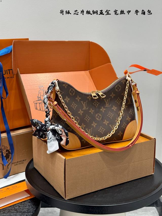 全套礼盒包装 升级！芯片版钢五金！配宽丝巾！ Size：26*16Cm Lv Boulogne 牛角包 腋下包 腋下背好看！ 斜挎包也好看！ 越看越耐看的包包！