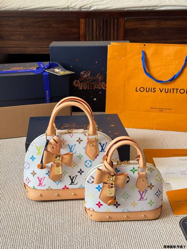 原单版本 牛皮 Lv Lv Alma Bb牛皮贝壳包村上隆联名款 包包这款Retiro 手袋以标志性的老花面料制成 经典永恒。优雅低调的外形设计和宽敞的包身更加