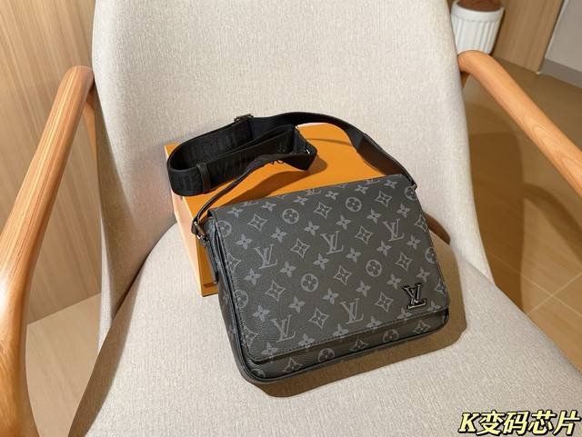 变码芯片 Lv路易威登 District系列男士公文差包 尺寸25×20×7 礼盒包装 变码芯片 Lv路易威登 District系列男士公文差包 尺寸25×20×7 礼盒包装