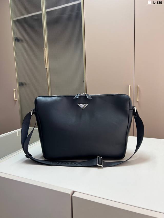 普拉达prada肩背包 我说这是最美prada没人反驳吧 这只小可爱谁见谁心动装饰你的四季 L-139尺寸30×24