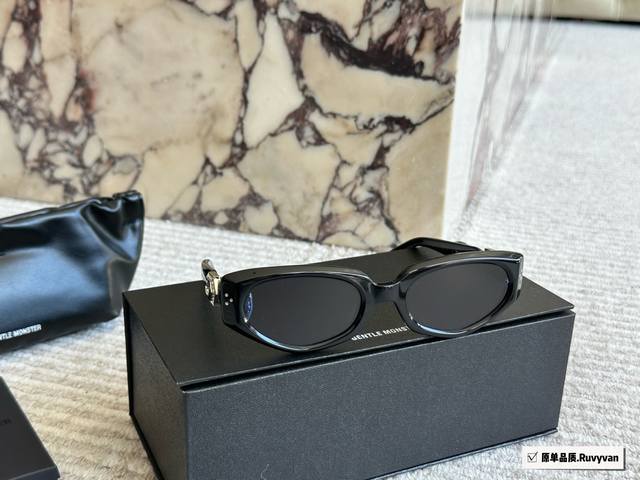 Gm新款眼镜框Jennie同款Ruvyvan 2025时尚Gentle Monster O的Ruvyvan 特别修饰方圆脸，而且还会遮高颧骨 属于基础款里面带点