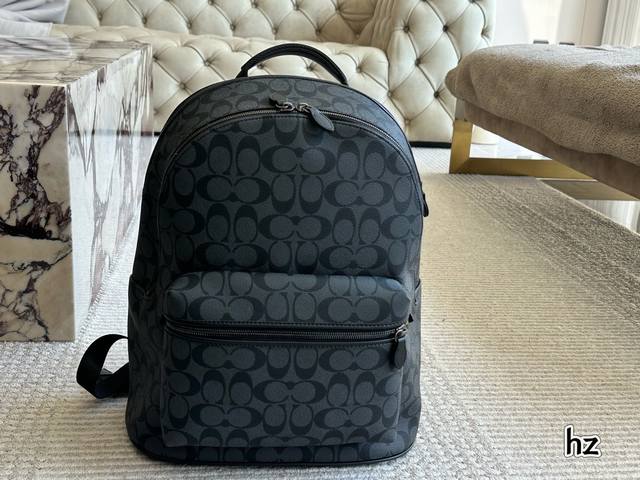 无盒 Size：32*41Cm C家 经典双肩包！ 经典双肩包背起来不错哟 自重轻！强烈推荐 小长假需要一个它！ 搜索Coach 双肩包