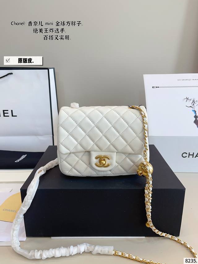 配礼盒. 香奈儿 新款Cf Mini 链条包. 容量满足日常需求 美貌与实用并存。 精致小女人的小可爱或者优雅Lady风都可以 Hold住哦尺寸：17*7*12
