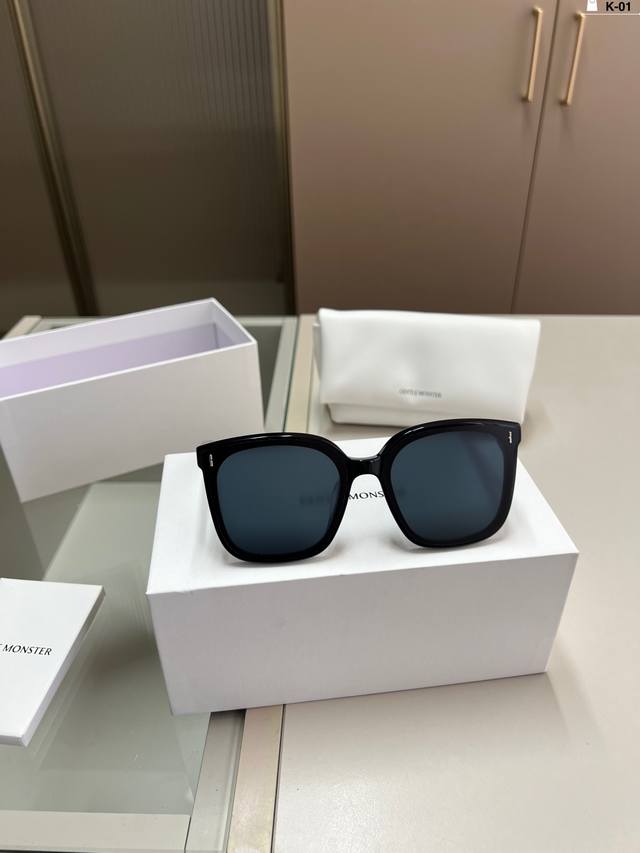 Gm墨镜 palette 属于大框型，方形墨镜不挑脸型,能修饰脸型 日常出街、开车、出游都很K-01配盒