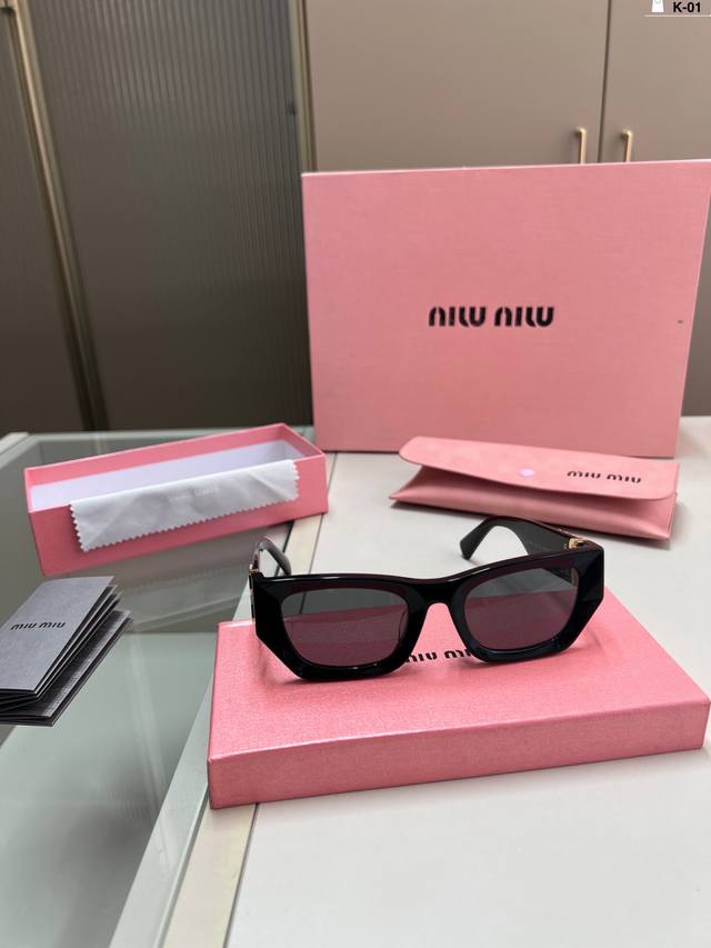 Miu镜框今年真的开挂了 Miu今年真的赢麻了~ 小猫眼设计 网红博主很爱Ta~遮脸显脸小，时髦住~~K-01配盒