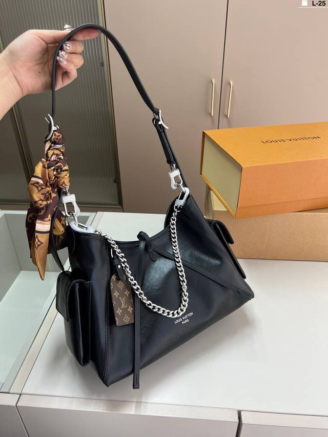 Lv Carryall凯瑞奥黑武士 率性大气！背上就是走路带风的酷妹 扎染擦色肩帯斜桍也很有范 L-25尺寸30×20折叠盒飞机盒